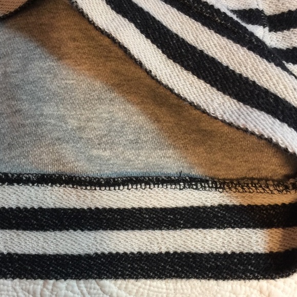 OLD NAVY | reverse weave striped top - Picture 4 of 6
